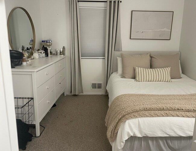 Building Photo - 42 Gadsen Pl