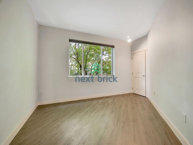 Building Photo - Beautiful 2 Bed 2 Bath for Rent with desig...