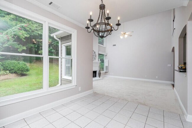 Building Photo - 802 Satinwood Pl