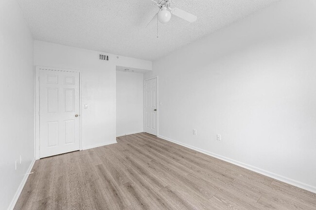 Building Photo - 2100 Greenview Shores Blvd