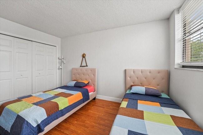 Building Photo - 16251 Golf Club Rd