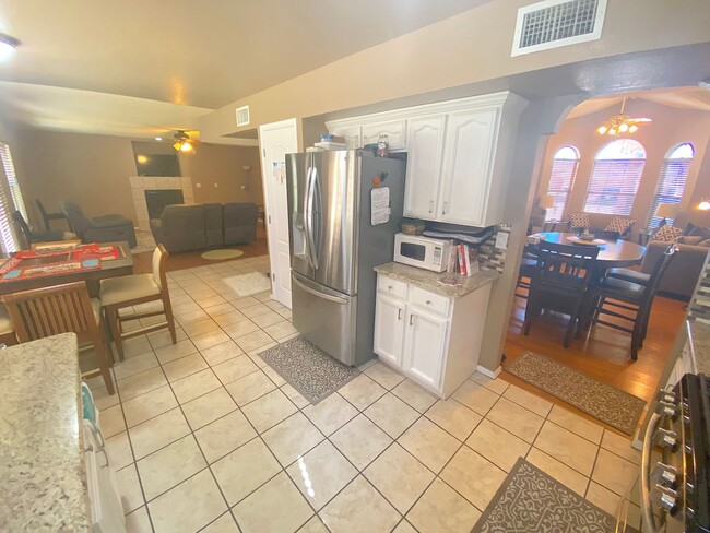 Building Photo - East El Paso 3 bed Refrig A/C w/Loft!