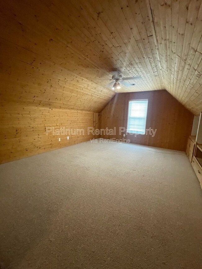 Building Photo - 475 Ellesmere Way