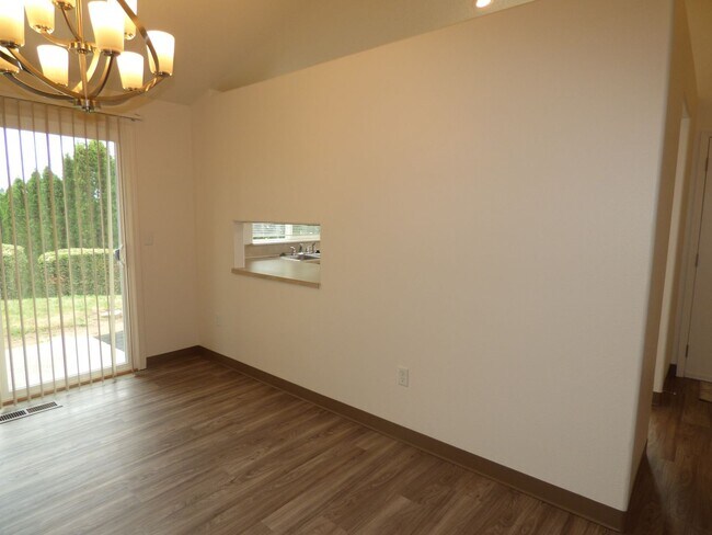 Building Photo - Rent Special: FREE August's Rent!! 3 bed 2 bath House in South Salem!