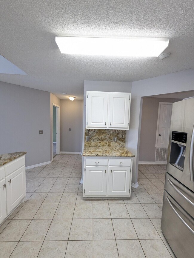 Building Photo - 9475 Pine Lily Ct