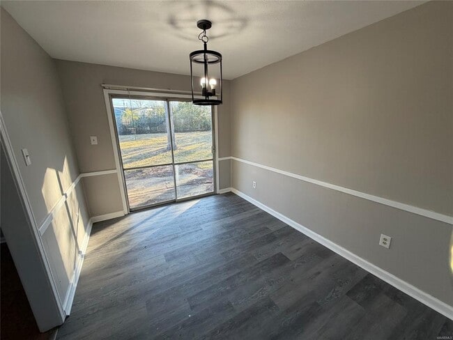 Building Photo - 350 Southlawn Dr