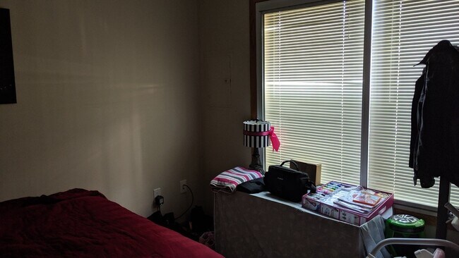 Building Photo - Location location location! This beautiful Fridley 3 bedroom townhouse, dont miss out!