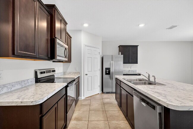 Building Photo - Renovated 4 Beds 2 Baths Single Family on Over a QTR Acre lot | Huge Yard