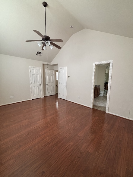 Building Photo - 3008 Clearview Cir