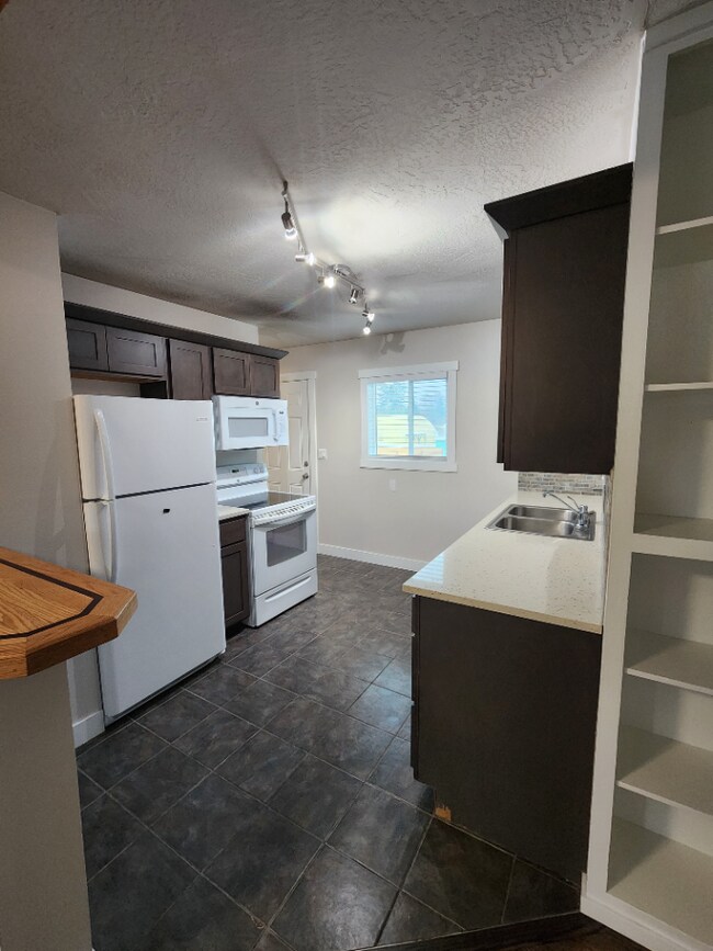 Building Photo - 3BR With Newer Updates