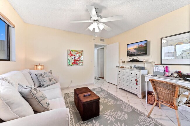 Building Photo - 15217 Lakes of Delray Blvd