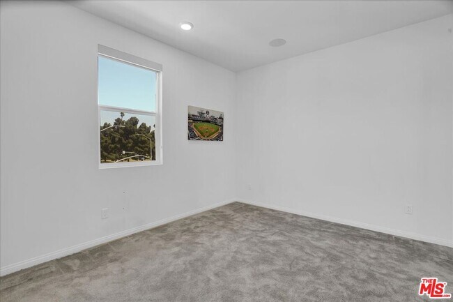 Building Photo - 725 Daniel Freeman Cir