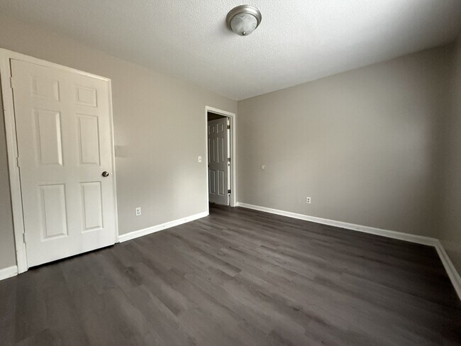 Building Photo - 4414 Bonnell Dr NW