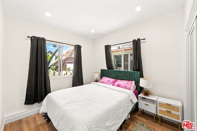 Building Photo - 3873 Roxton Ave