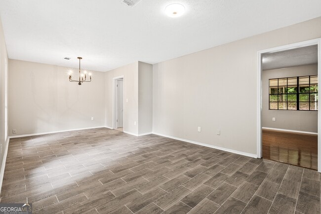 Building Photo - 5846 Bobbin Ln