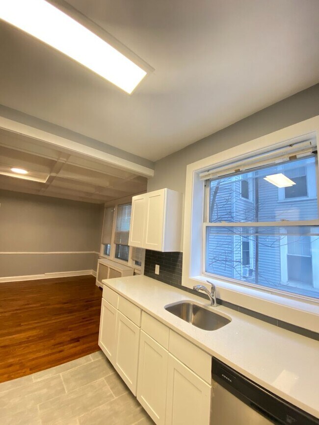 Building Photo - 337 Winthrop Ave