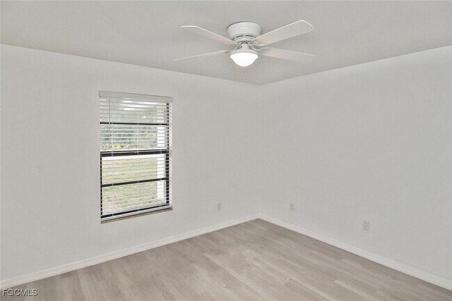 Building Photo - 1202 E 7th St