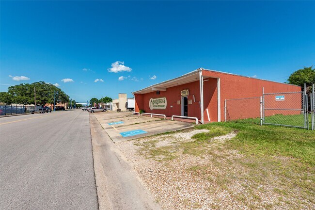 Building Photo - 1309 1st St