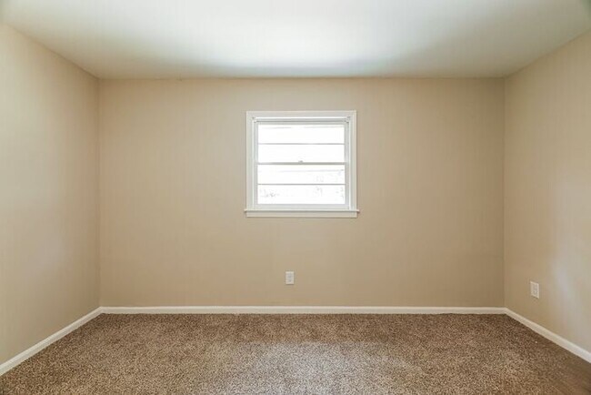 Building Photo - $1300! 3Bed/1Bath in Center Point! Available Soon! Cheers to 250 years—celebrate with limited-tim...