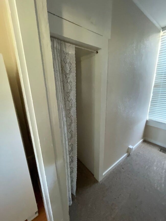 Building Photo - Spacious 3-Bed Home with Large Front & Backyard – Quiet Madera Living