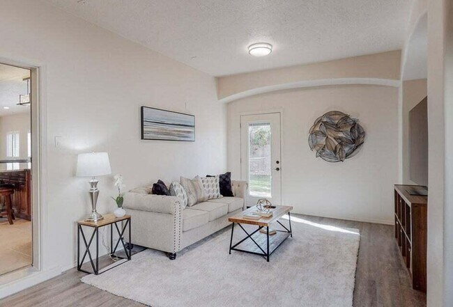 Building Photo - 8804 Vallejo Pl NE