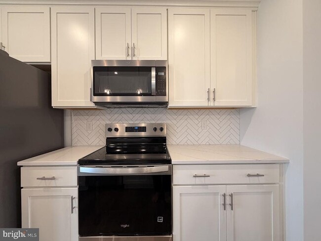 Building Photo - 453 Husky Trl