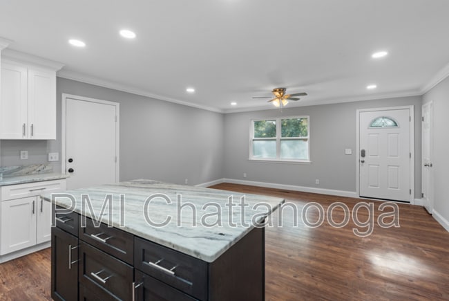 Building Photo - 876 Childress Hollow Rd