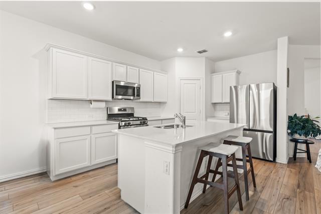 Building Photo - 1733 Lake Grove Dr