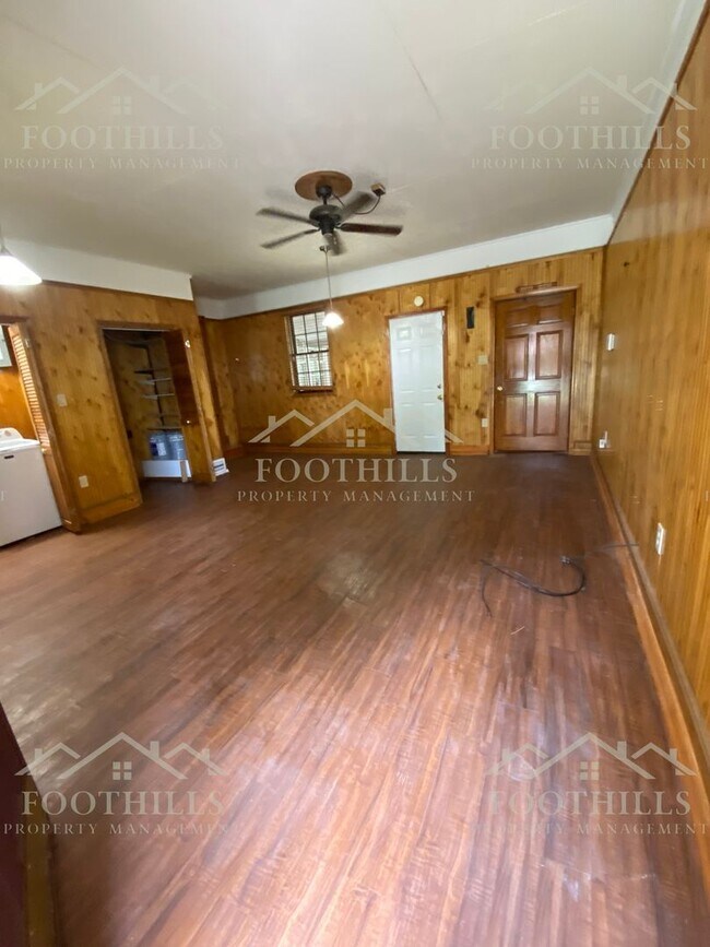 Building Photo - 209 Brentwood Cir