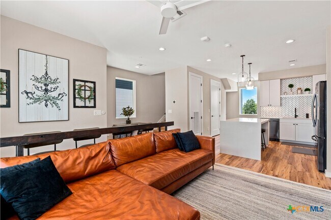 Building Photo - 1208 N Academy Ave