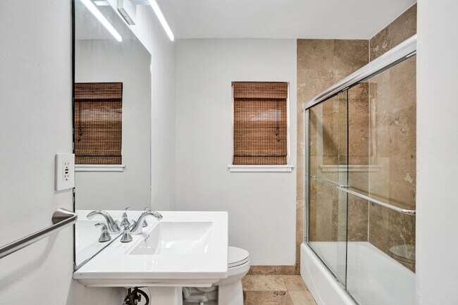 Building Photo - 1145 NE 12th Ave