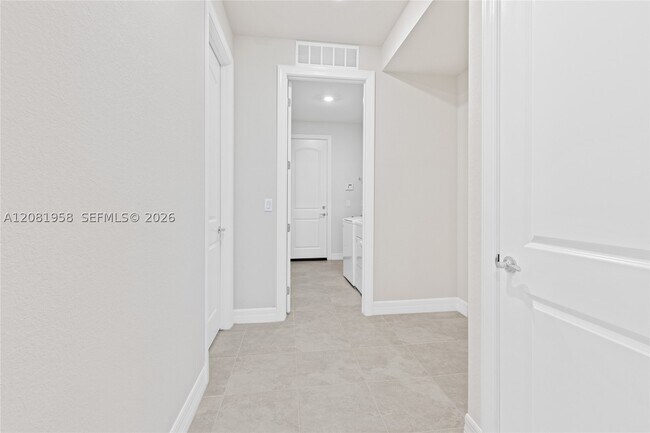 Building Photo - 10407 SW Captiva Dr
