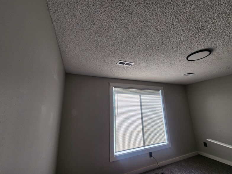 Building Photo - 1310 N Wellington Pl