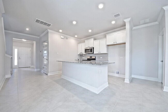 Building Photo - 400 Camino Bay Dr