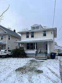 Building Photo - 896 Dan St