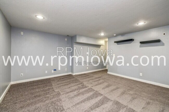 Building Photo - 9315 Kingman Dr
