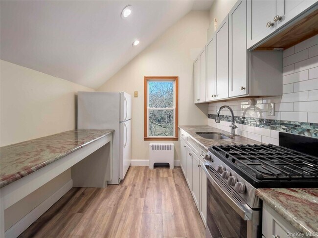 Building Photo - 42 Park Ave