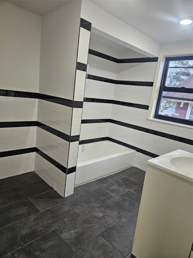 Building Photo - 106 Hayes Ave