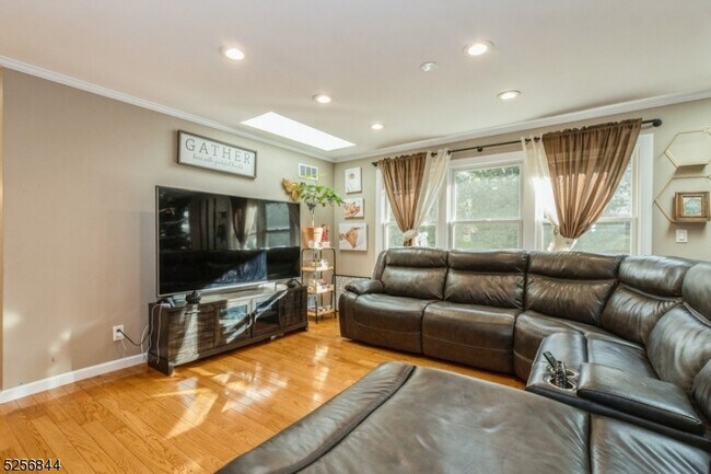 Building Photo - 48 Bellows Ln