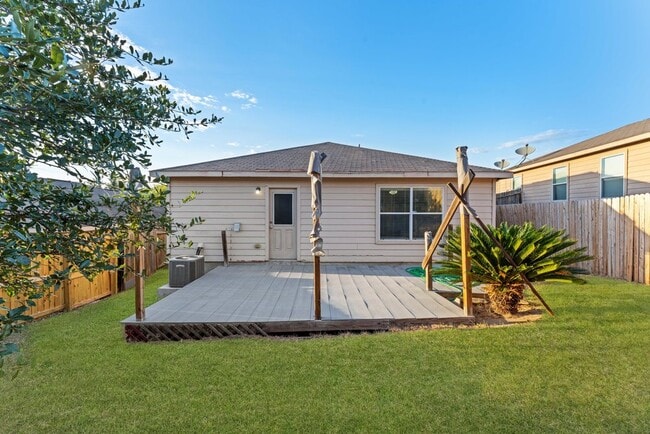 Building Photo - 10926 Acorn Canyon