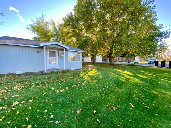 Building Photo - Country Living in West Valley
