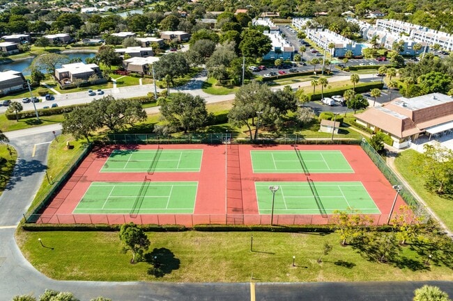 Building Photo - 2905 SW 22nd Ave