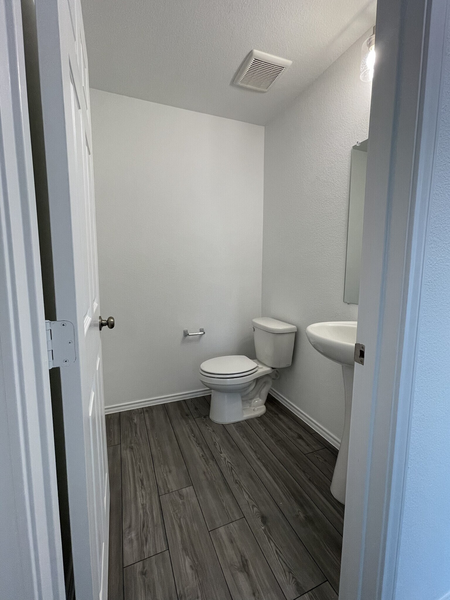 Building Photo - 825 Breakwater Dr
