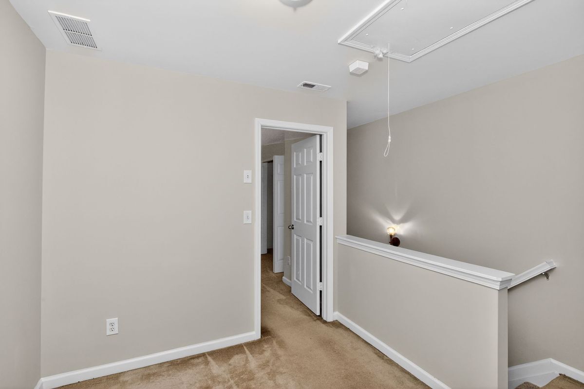 Building Photo - 837 Crestwell Cir