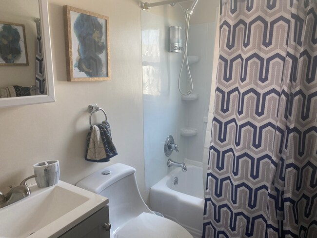 Building Photo - 36 Meshaka St