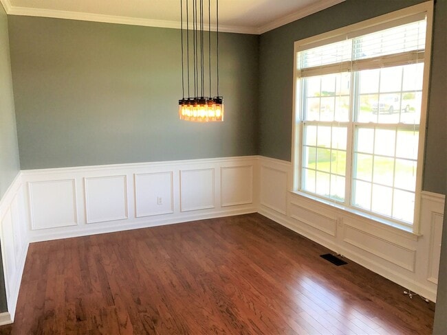 Building Photo - Great Family Home -  Fenced Backyard - Garage!