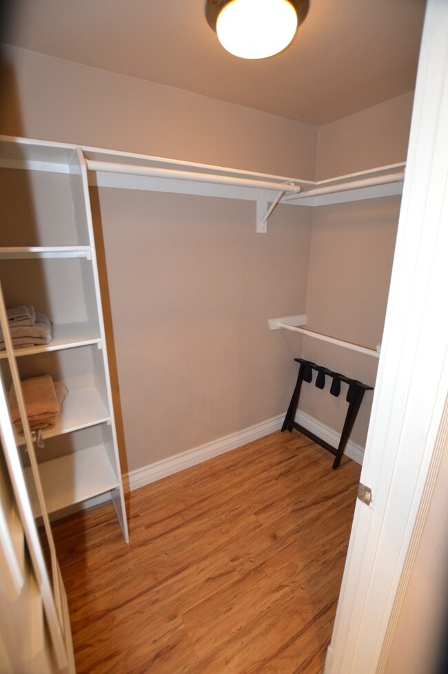 Building Photo - Charming Jr. 1 Bd Studio Condo at Meridida...