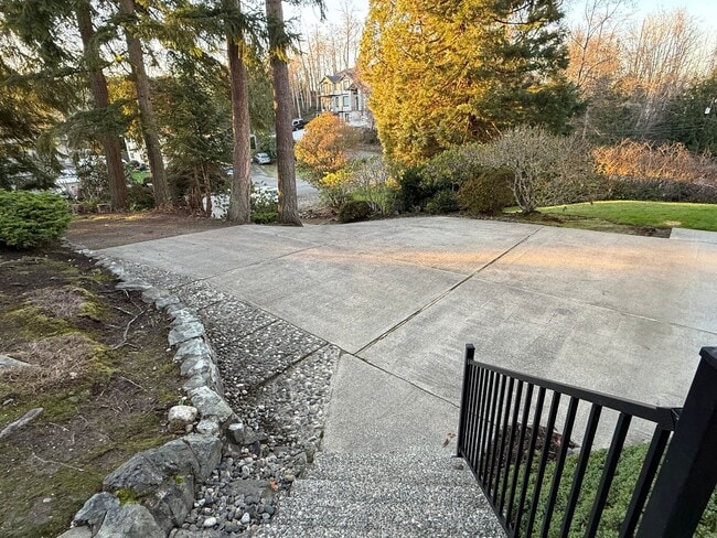 Building Photo - Spacious Mukilteo Home with Stunning Outdoor Living and Lush Landscaping