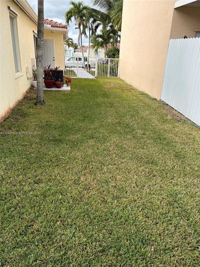 Building Photo - 17365 SW 142nd Ct