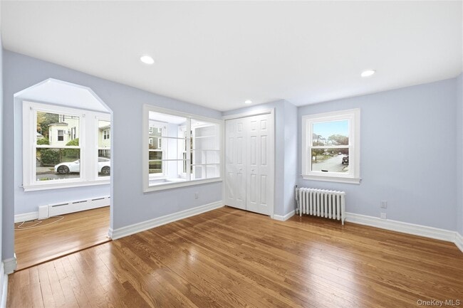 Building Photo - 100 School St